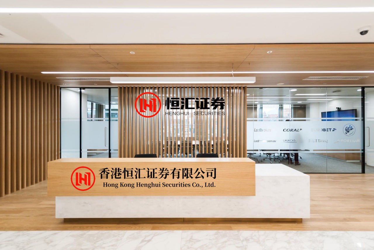 中金财富 镶蓝旗王：退休人群适合豆包还是元宝？1、日常闲聊、做图、问生活窍门：豆包、元宝2、查医疗健康：首选蚂蚁阿福，豆包、元宝3、长文章总结、合同Kimi、文心4、DeepSeek（编程太强）、千问（偏...